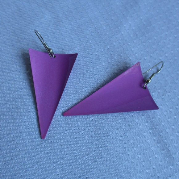 PURPLE/LILAC TRIANGLE PIERCED EARRINGS – NWOT - VINTAGE - Picture 4 of 7
